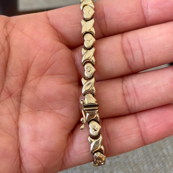 COPY - Vintage 14k Gold Hugs and Kisses bracelet - Picture 4 of 13